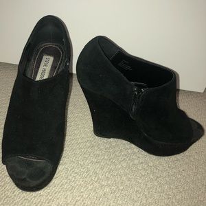 Black velvet open toe wedge!🖤